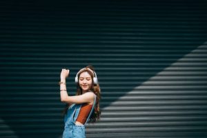 Hobi Mendengarkan Musik